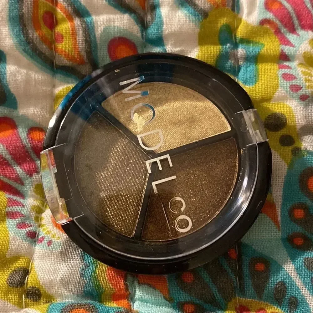 ModelCo eyeshadow trio